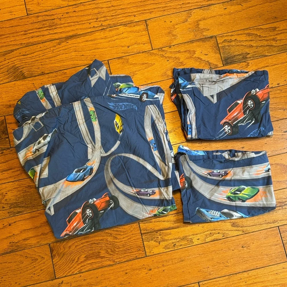 Pottery Barn Kids Hot Wheels Twin Duvet with Two Standard Shams - Picture 2 of 8